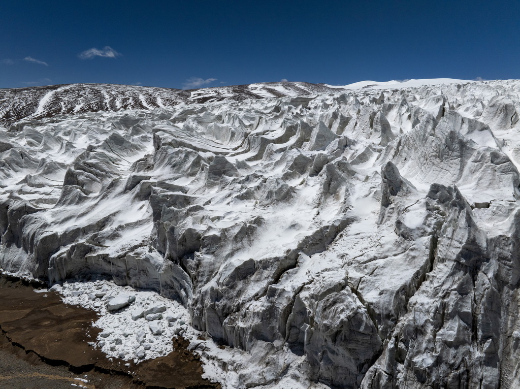  Aerial view of Tibetan Segangri Glacier