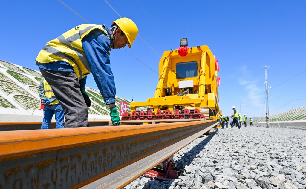  Track laying of Jidayuan High speed Railway starts