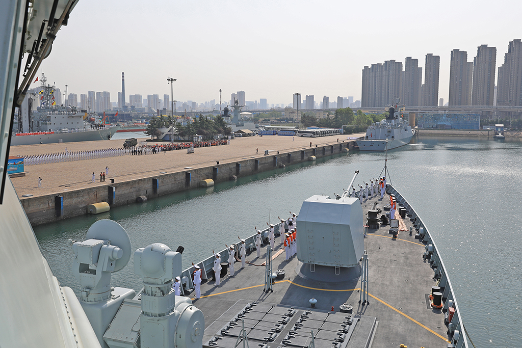 5月17日，中國海軍第45批護航編隊完成任務返回山東青島。
