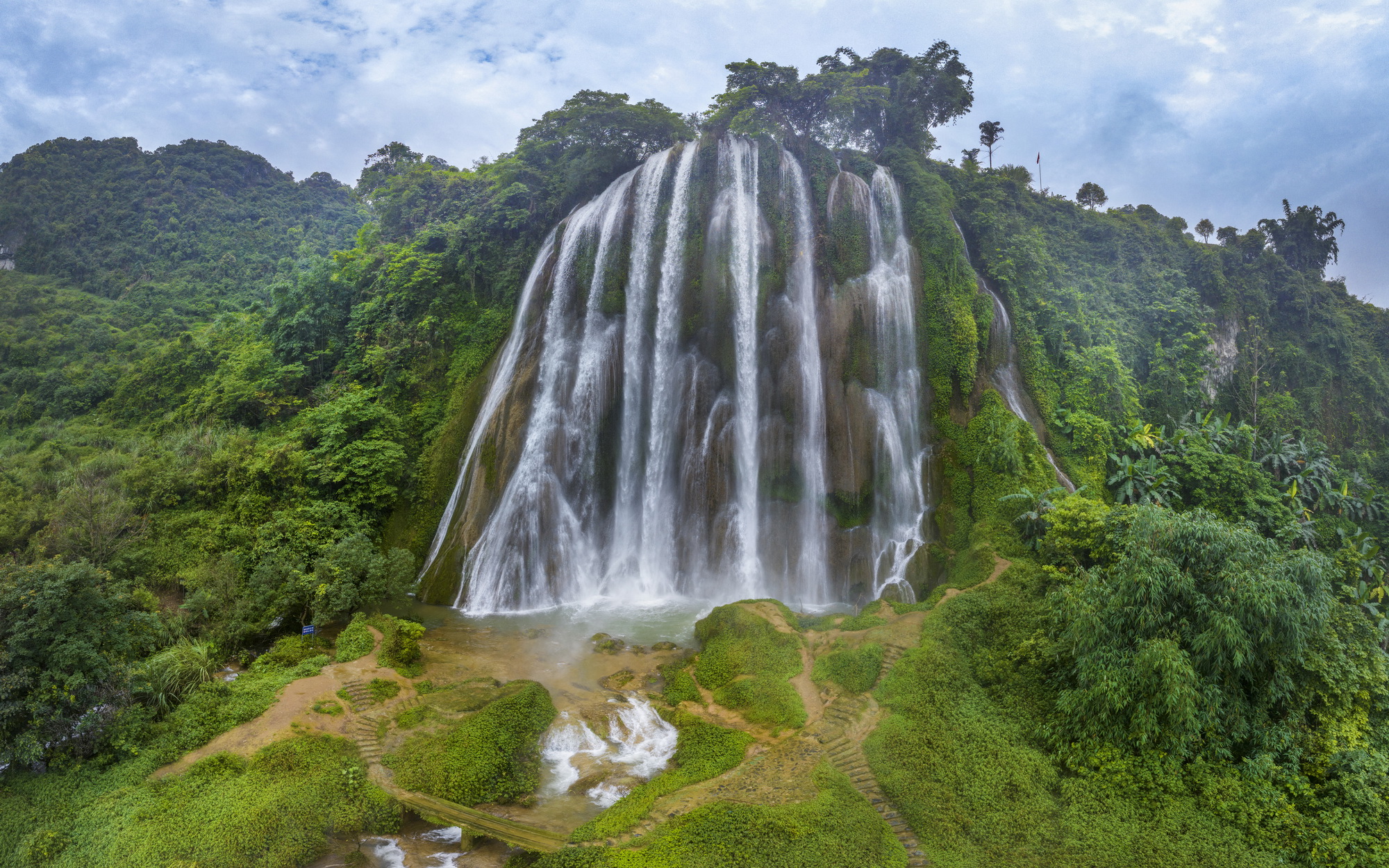  Jingxi, Guangxi: Sandiiling Waterfall is spectacular