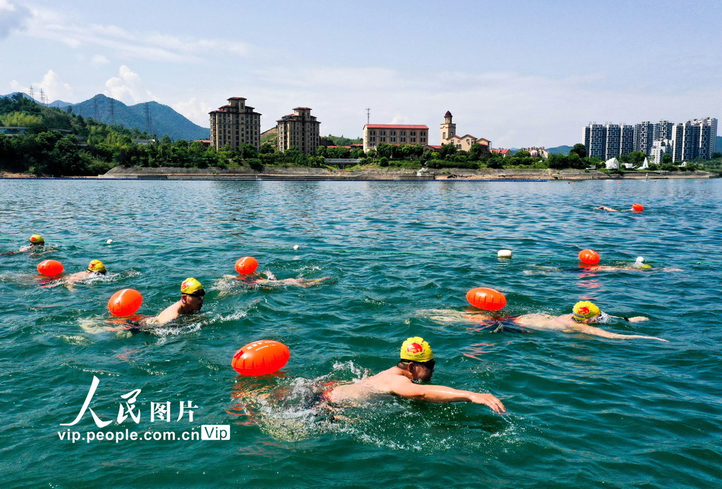 安徽黃山：競渡太平湖 健身“泳”向前
