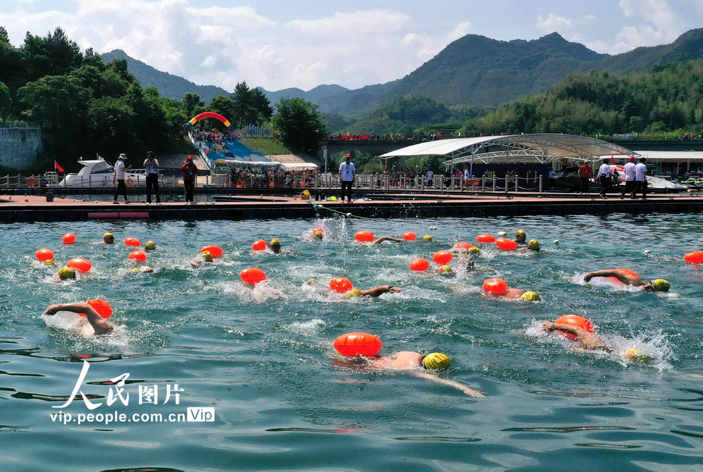 安徽黃山：競渡太平湖 健身“泳”向前【2】