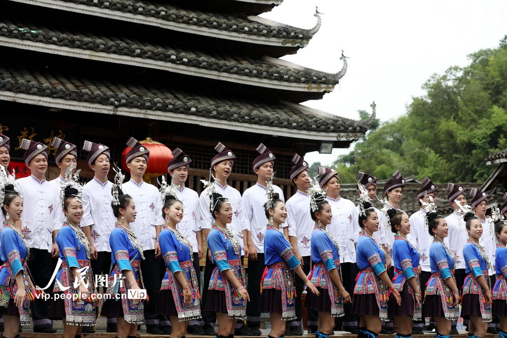 2024年6月8日，在廣西三江侗族自治縣林溪鎮的程陽八寨，村民在演唱侗族大歌。