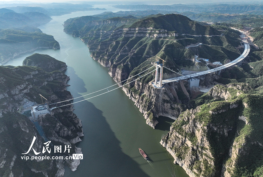 河南濟源：世界首座地錨式回轉纜懸索橋加緊施工