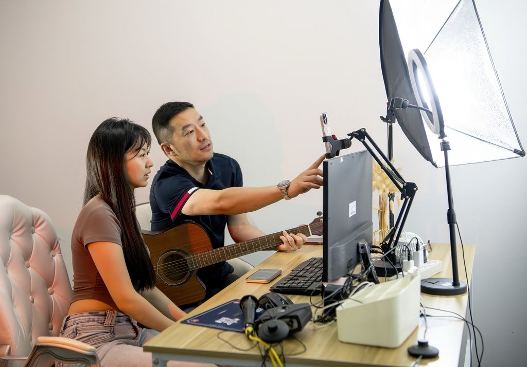 ������ѧ��ҵ��̨�����ѫ���������š�̨�ഴ�ͼҡ�ֱ������ѧϰ����ֱ��������6��14���㣩��