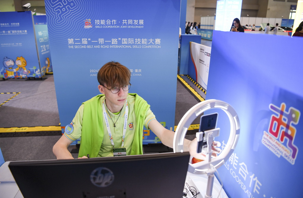 6月24日，第二屆“一帶一路”國際技能大賽互聯網營銷項目選手在比賽中。新華社記者 王全超 攝