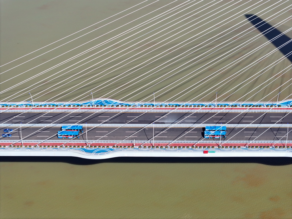 ����7��4������ĳ�ɳ��¯�޴���ͨ����ʽ�ֳ���������������ʻ�����˻���Ƭ����