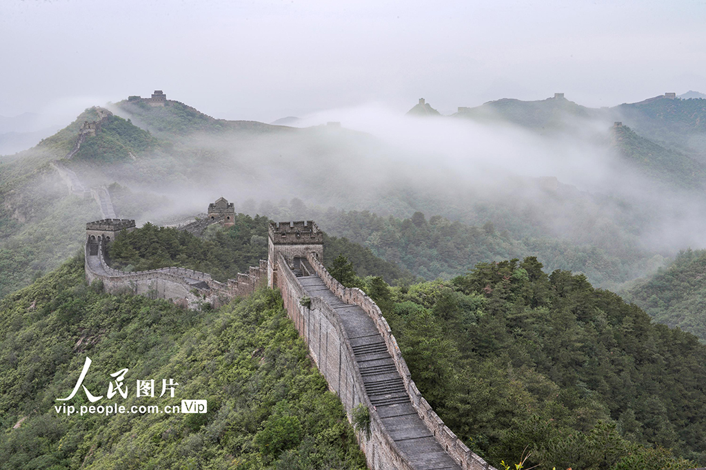 河北承德：金山嶺長城雨后現雲海景象【2】