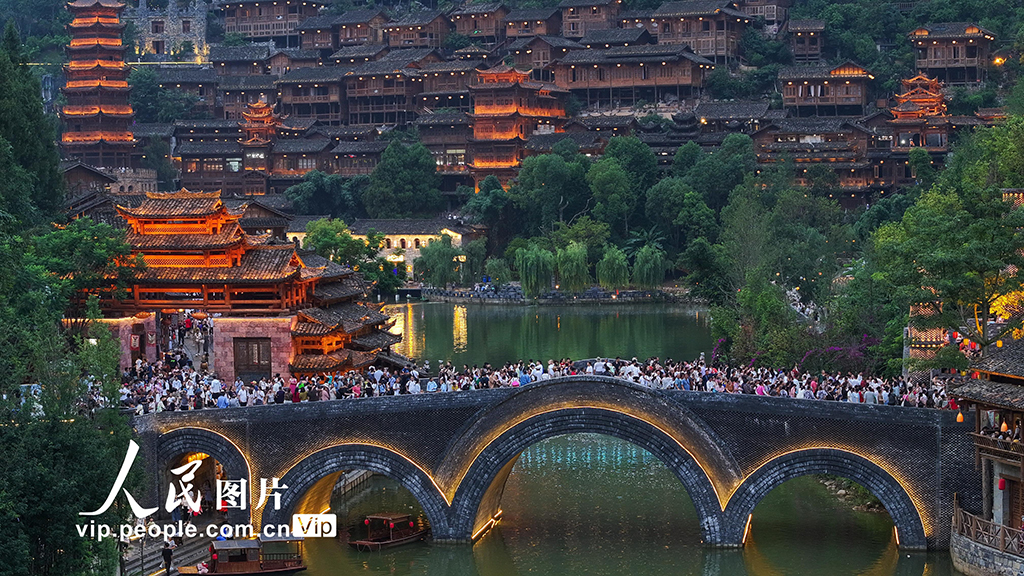 貴州興義：夏日旅游升溫