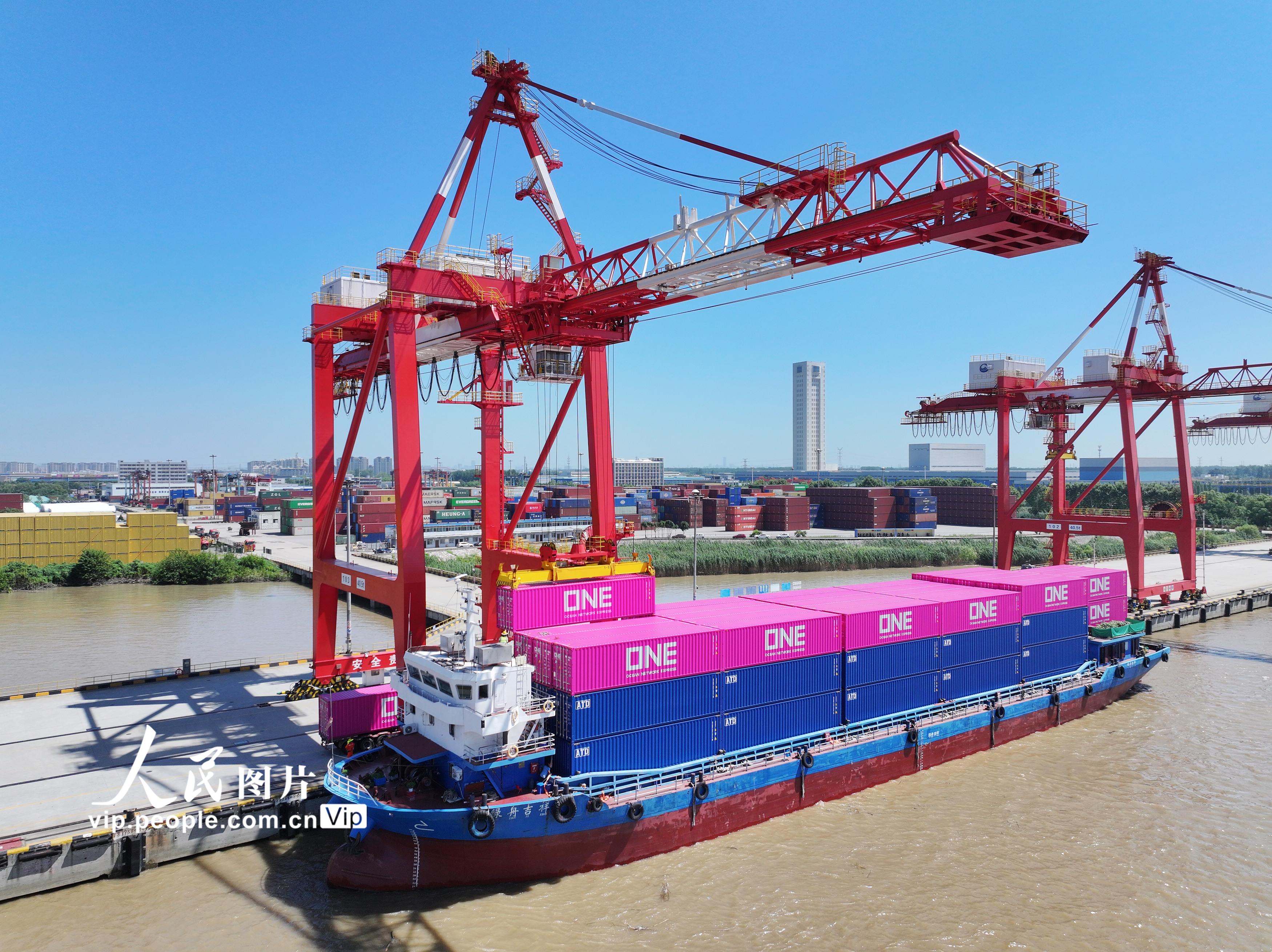 7��29�գ�����ͣ���ڽ���ʡ���ݸ۵ļ�װ����ͷװж��װ��