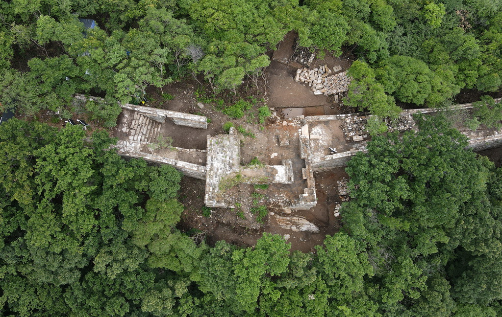 這是箭扣長城120號敵台考古現場（7月1日攝，無人機照片）。