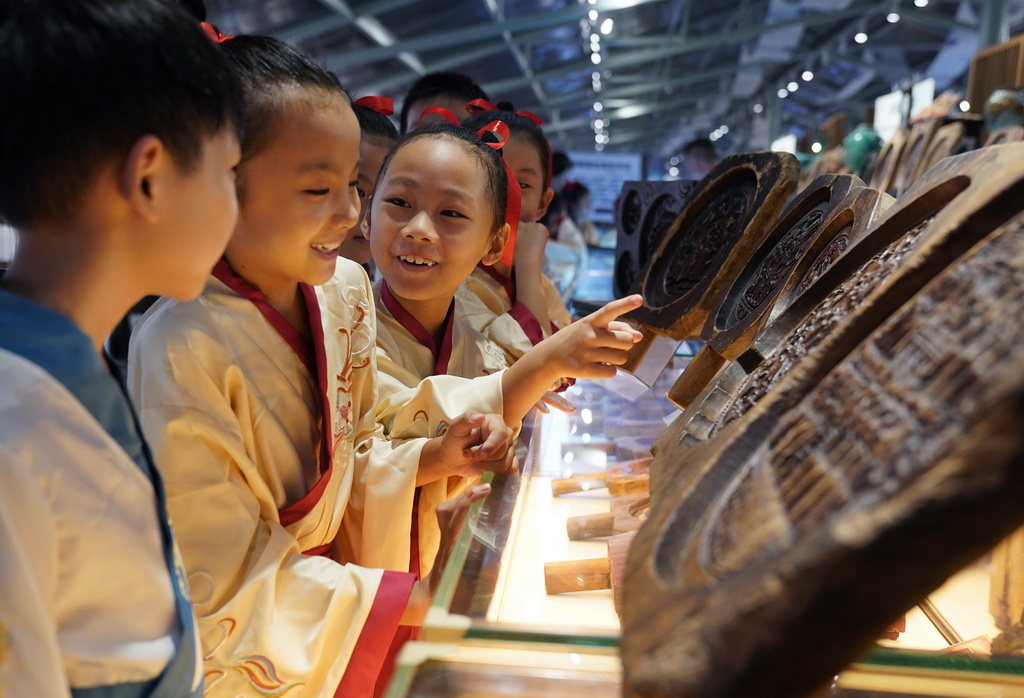 南昌：糕餅模具體驗館裡迎中秋