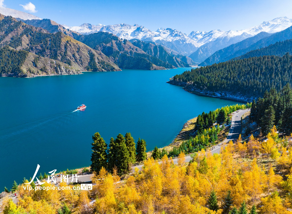 新疆昌吉：天山天池風景區秋色如畫