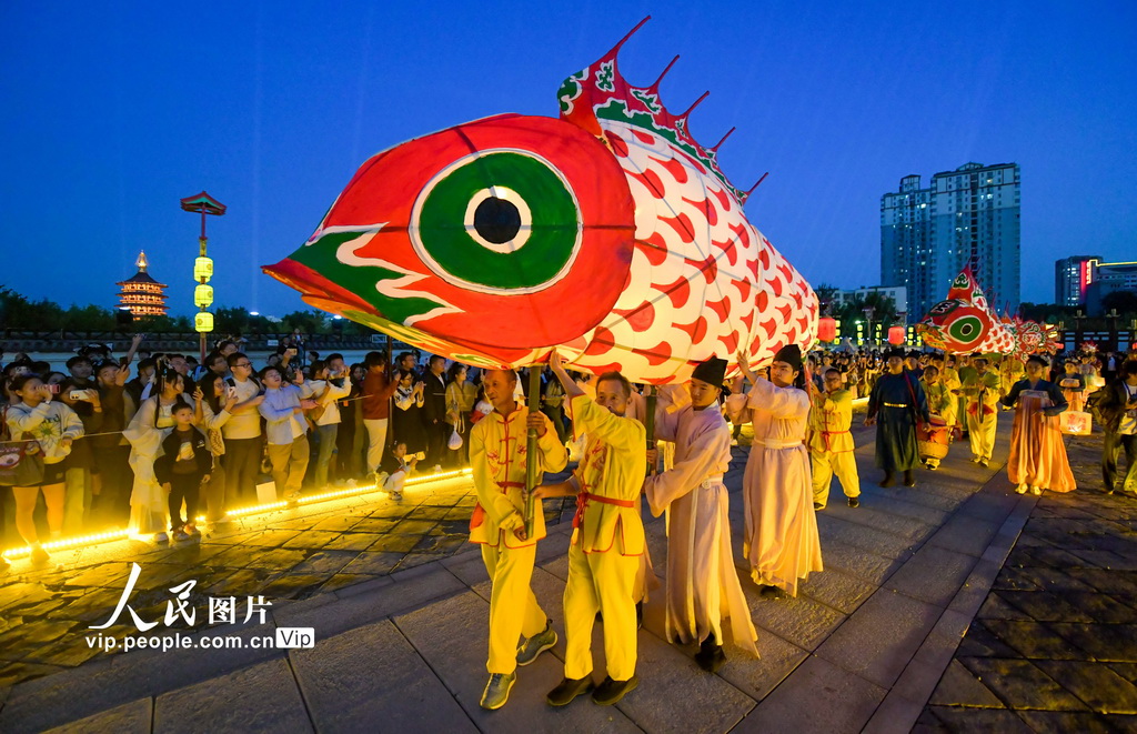 河南洛陽：魚燈巡游【3】