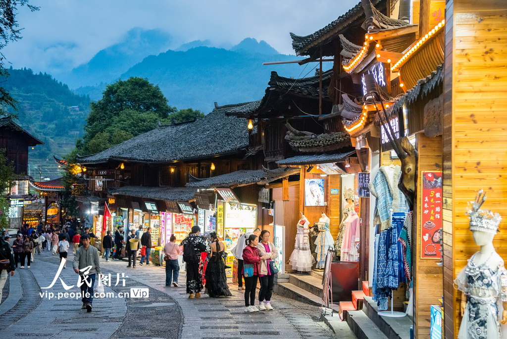 貴州雷山：西江千戶苗寨夜景璀璨