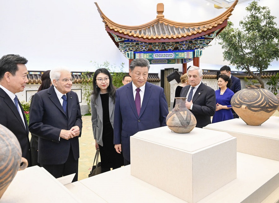 习近平佳耦赞成年夜利总统马塔雷拉配合赏鉴境外返还文物