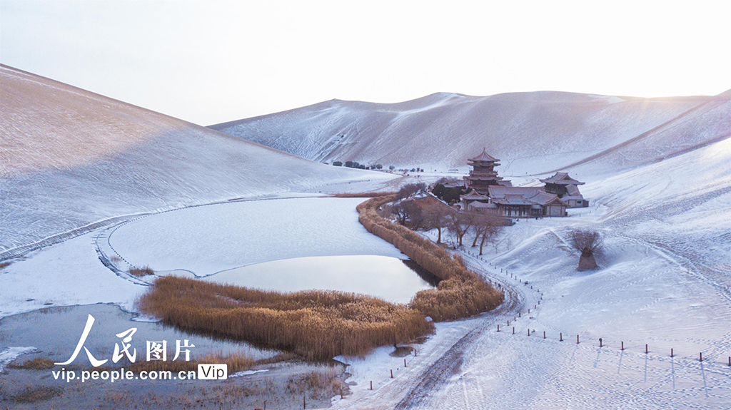 甘肅敦煌：雪落大漠景如畫【2】