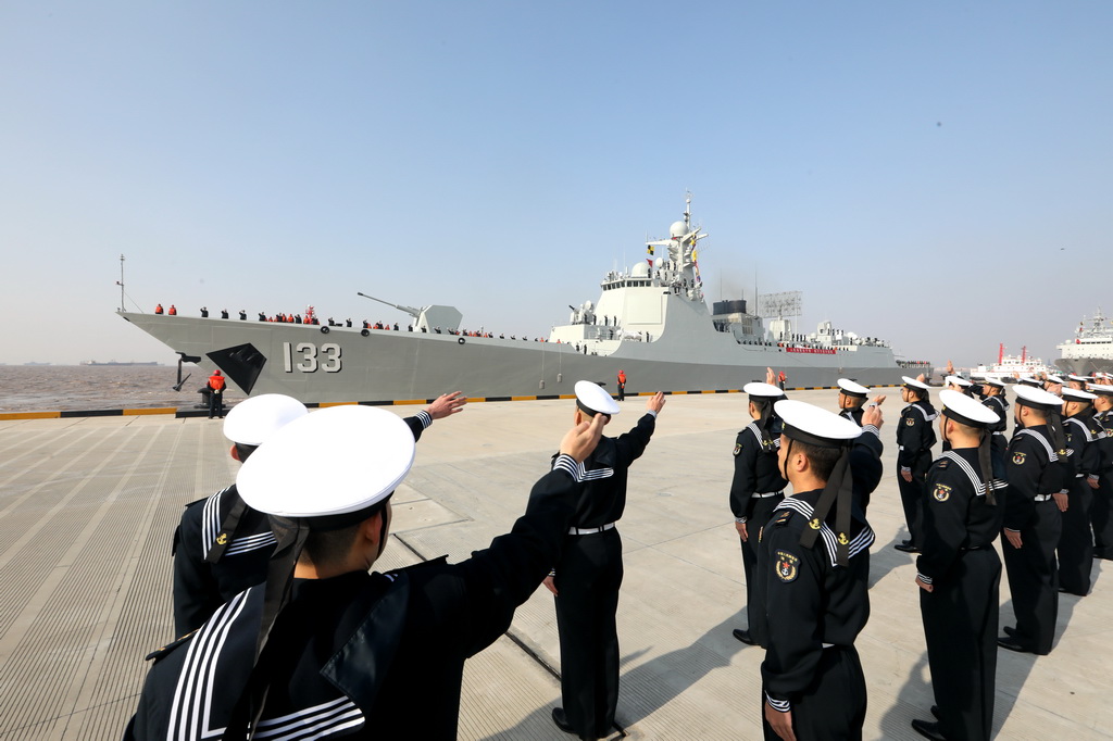 12月15日，中國海軍第47批護航編隊從浙江舟山某軍港解纜起航，赴亞丁灣、索馬裡海域接替第46批護航編隊執行護航任務。這是歡送儀式現場。新華社發（韓林 攝）