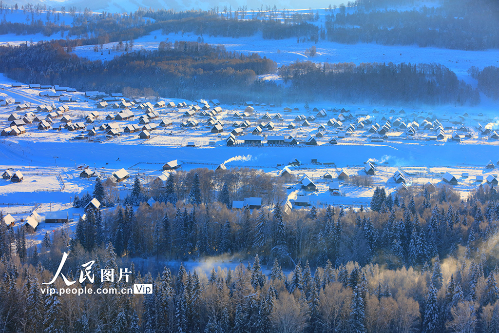 新疆布尔津：禾木雪景梦幻 宛若童话世界