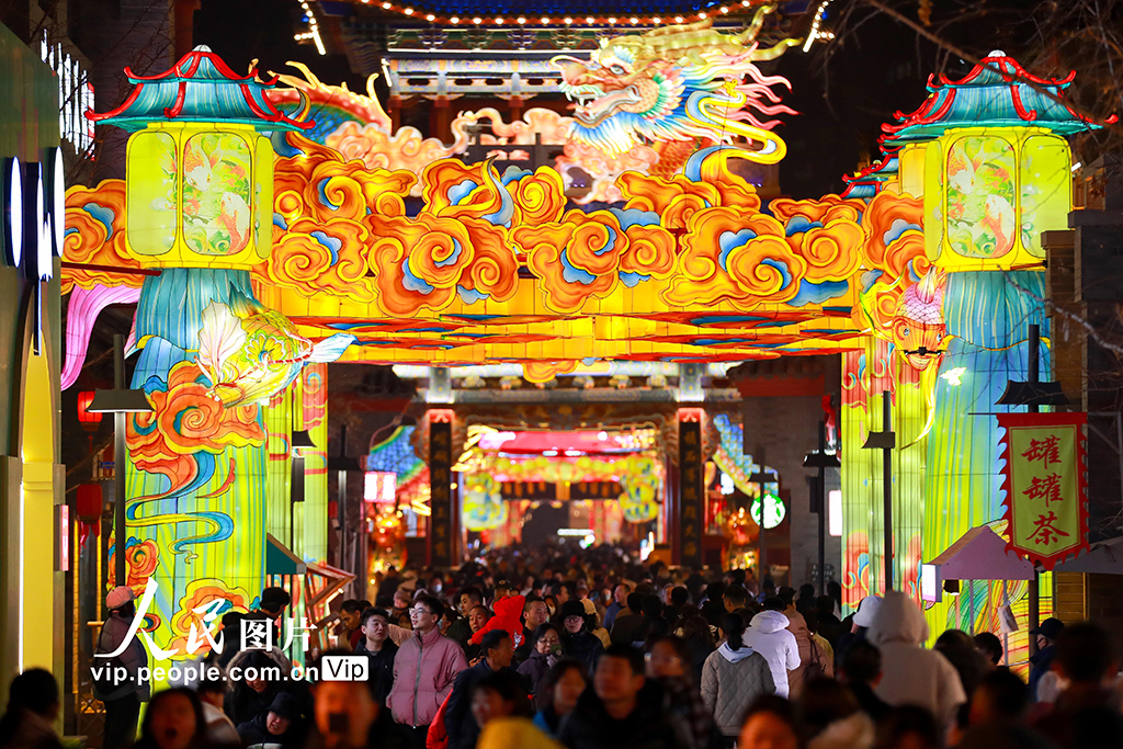 甘肃兰州：赏花灯 迎新年