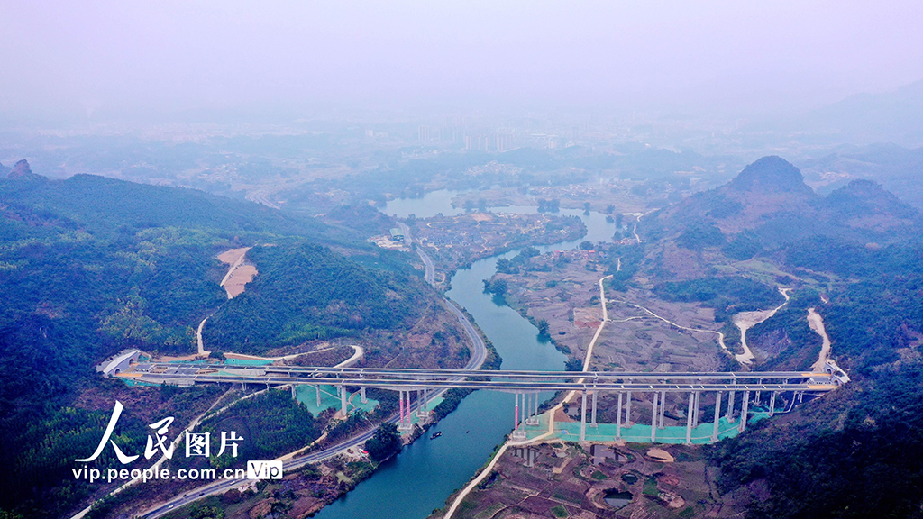 广西河池：河荔高速建成通车