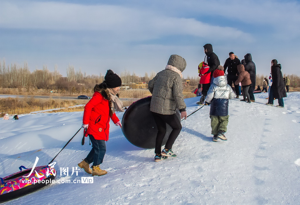 甘肃敦煌：乐享冰雪嘉年华【2】