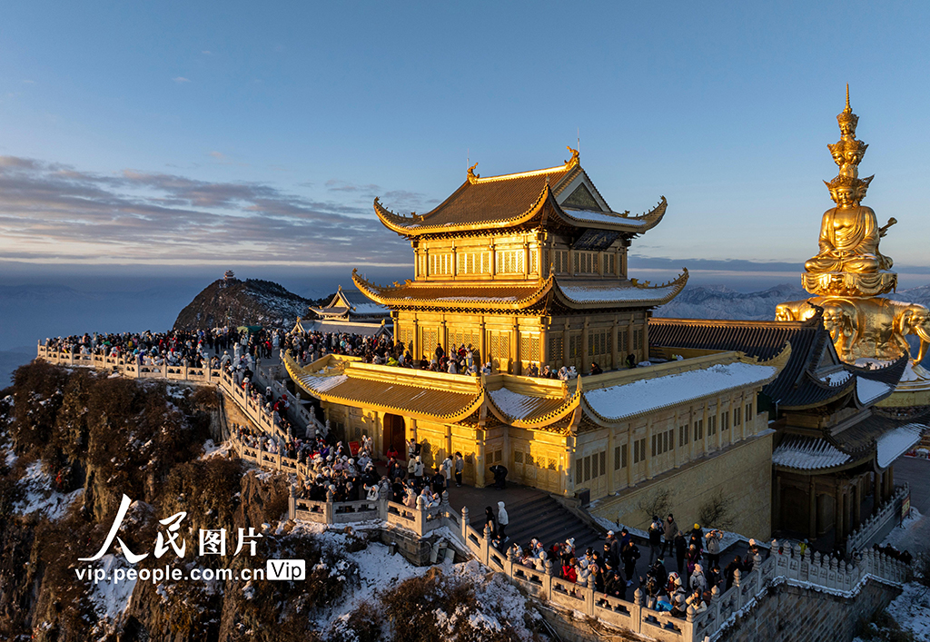 四川乐山：峨眉山冰雪旅游持续升温