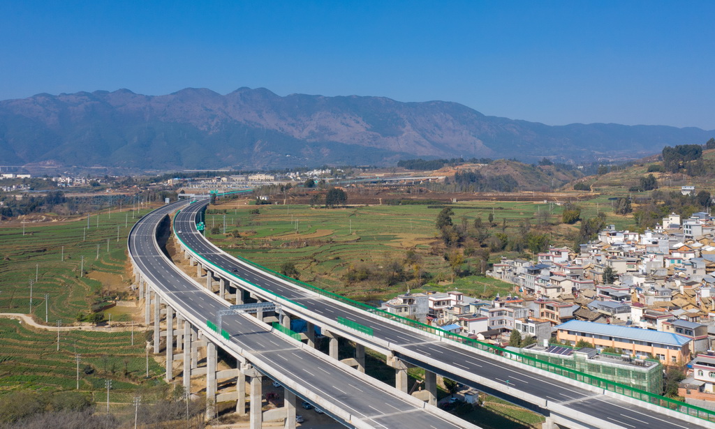 云南三清高速公路通车