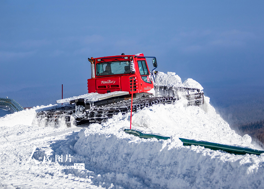 吉林延邊：長白山景區清理積雪保暢通【3】