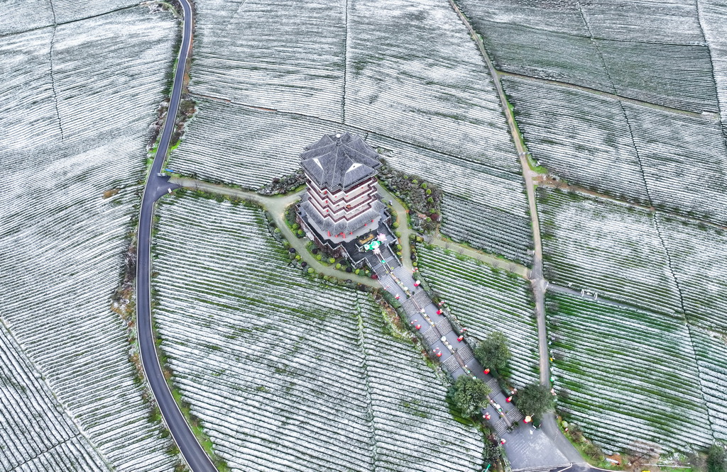 這是雪后的湄潭茶海景區（1月9日攝，無人機照片）。