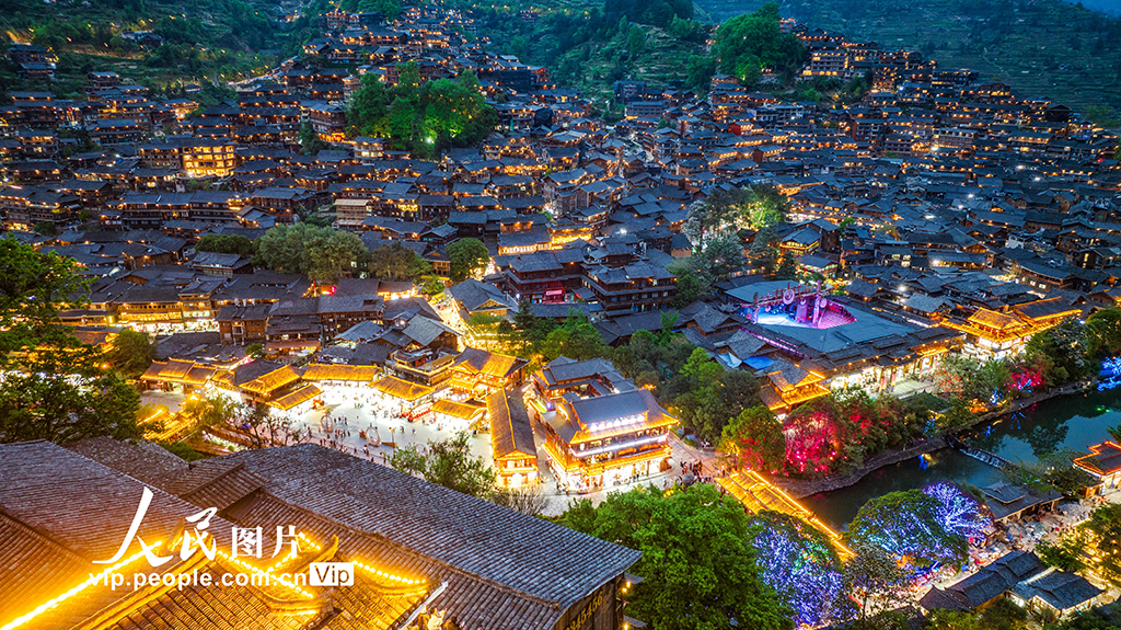贵州雷山：千年苗寨 盛景璀璨