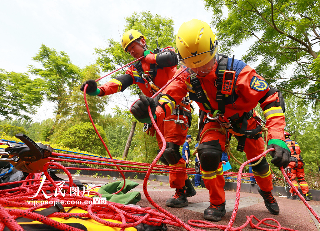 四川遂宁:地震救援技术比赛举行【6】