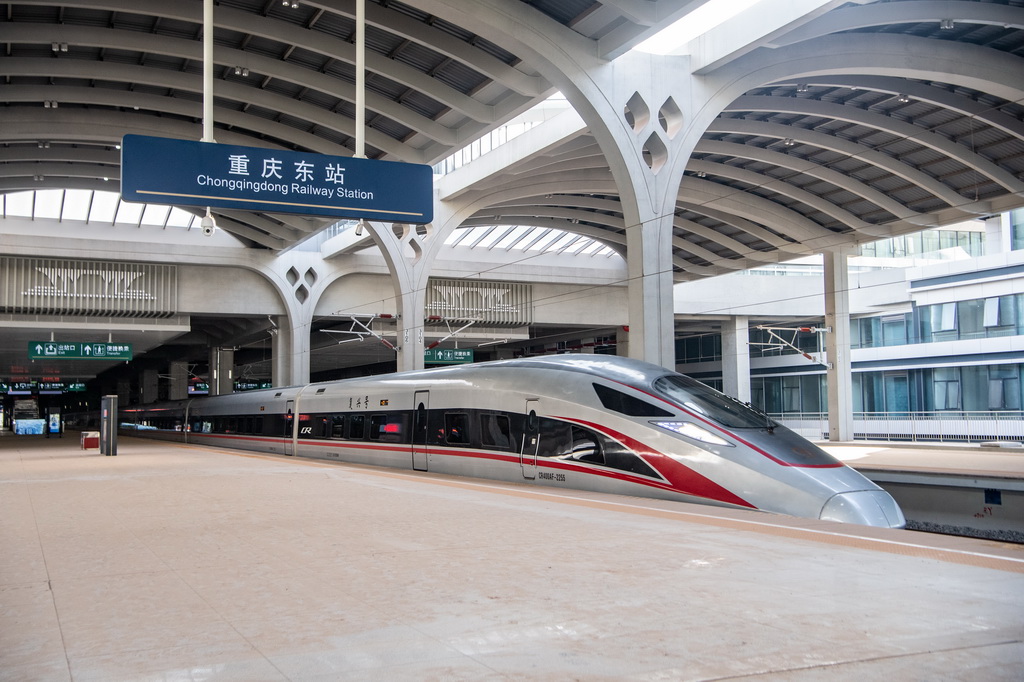 5月9日,55901次检测车从重庆东站驶出。