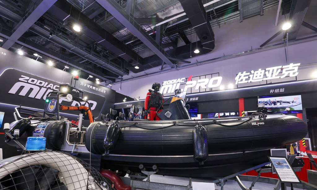 5月14日在第十二屆中國國際警用裝備博覽會上拍攝的佐迪亞克高機動消防船。新華社記者 殷剛 攝