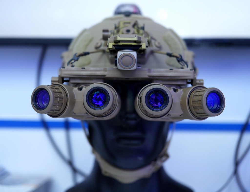 5月14日在第十二屆中國國際警用裝備博覽會上拍攝的四目全景夜視儀。新華社記者 才揚 攝