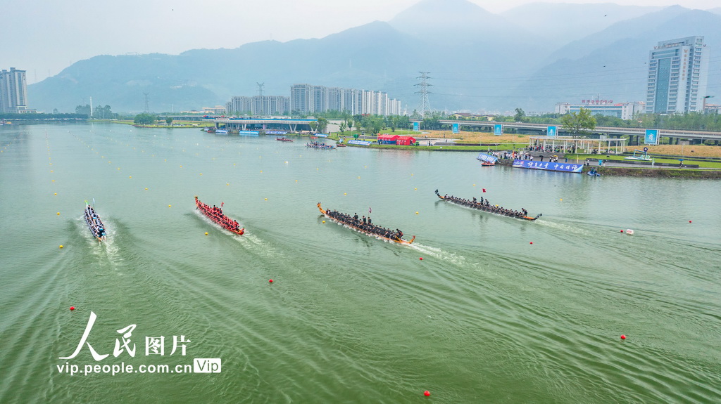 浙江温州:传统龙舟大赛举行【2】