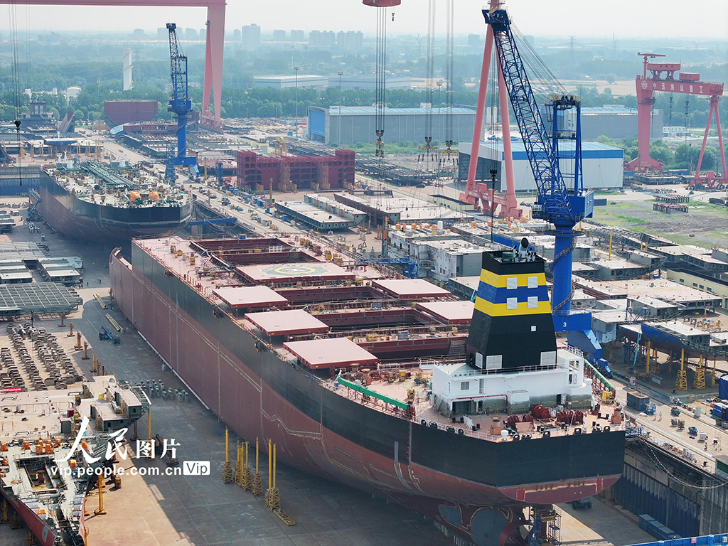 江苏扬州:出口订单旺 船企生产忙【6】