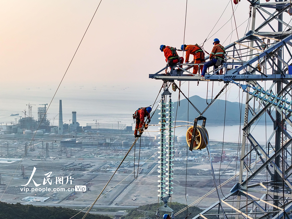 浙江:舟山望海(金塘)220千伏輸變電工程全線貫通【2】