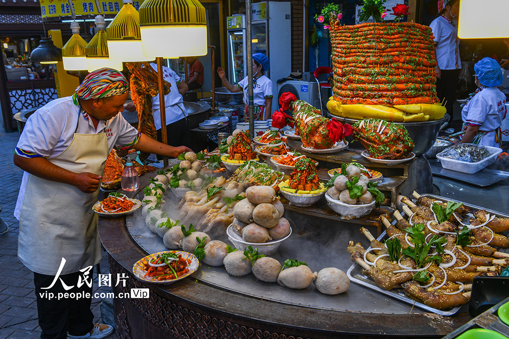 新疆喀什：古城“夜经济”活力旺【2】