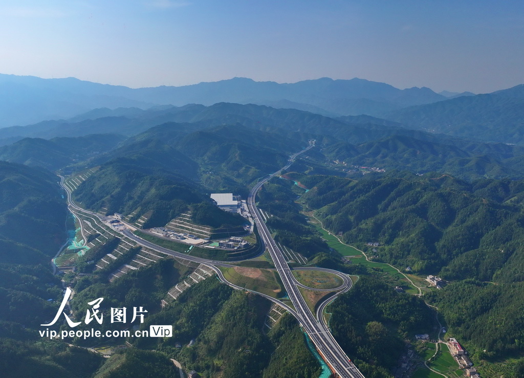 江西上犹：遂大高速爱联村特大桥竣工【5】