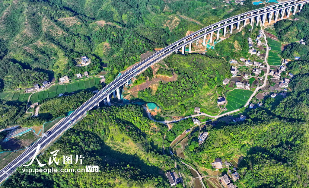 江西上犹：遂大高速爱联村特大桥竣工【2】