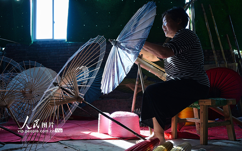 四川瀘州：民間傘藝煥新彩【2】