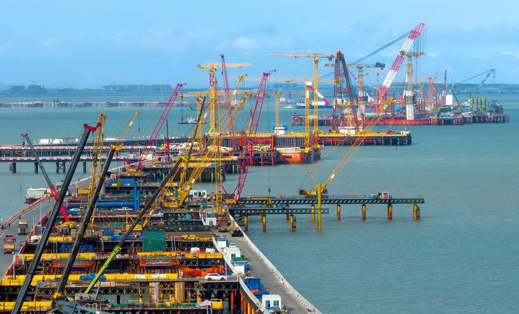 這是廈金大橋（廈門段）海上橋梁大規模裝配化施工現場（無人機照片，6月13日攝）。