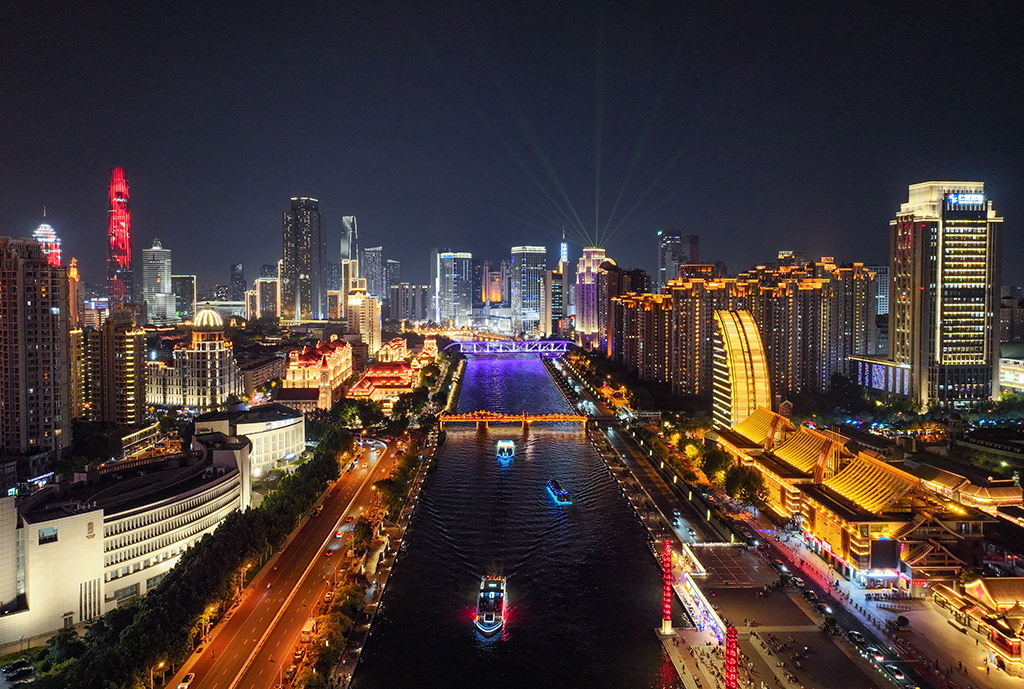 这是6月17日拍摄的天津海河夜色（无人机照片） 。