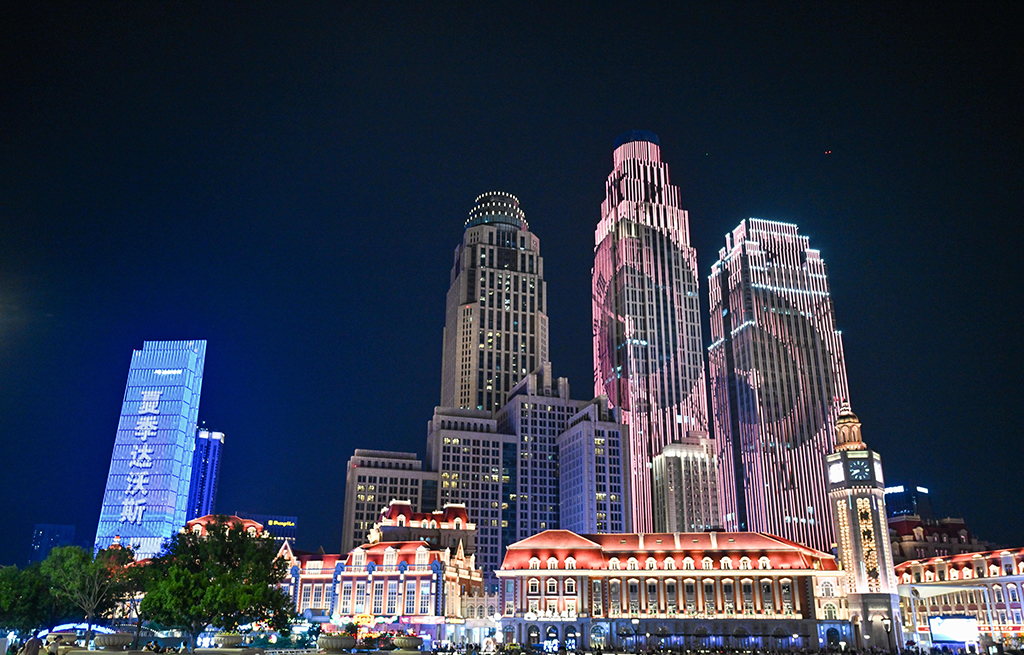 这是6月20日拍摄的天津津湾广场夜色。