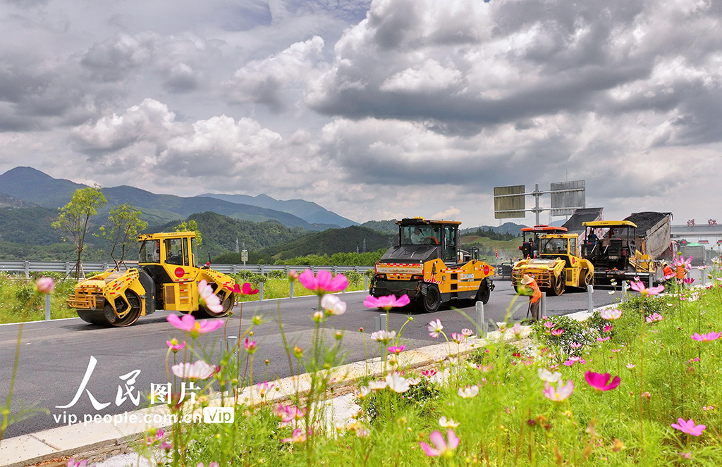 江西大余:建设高速公路 助力振兴发展【2】