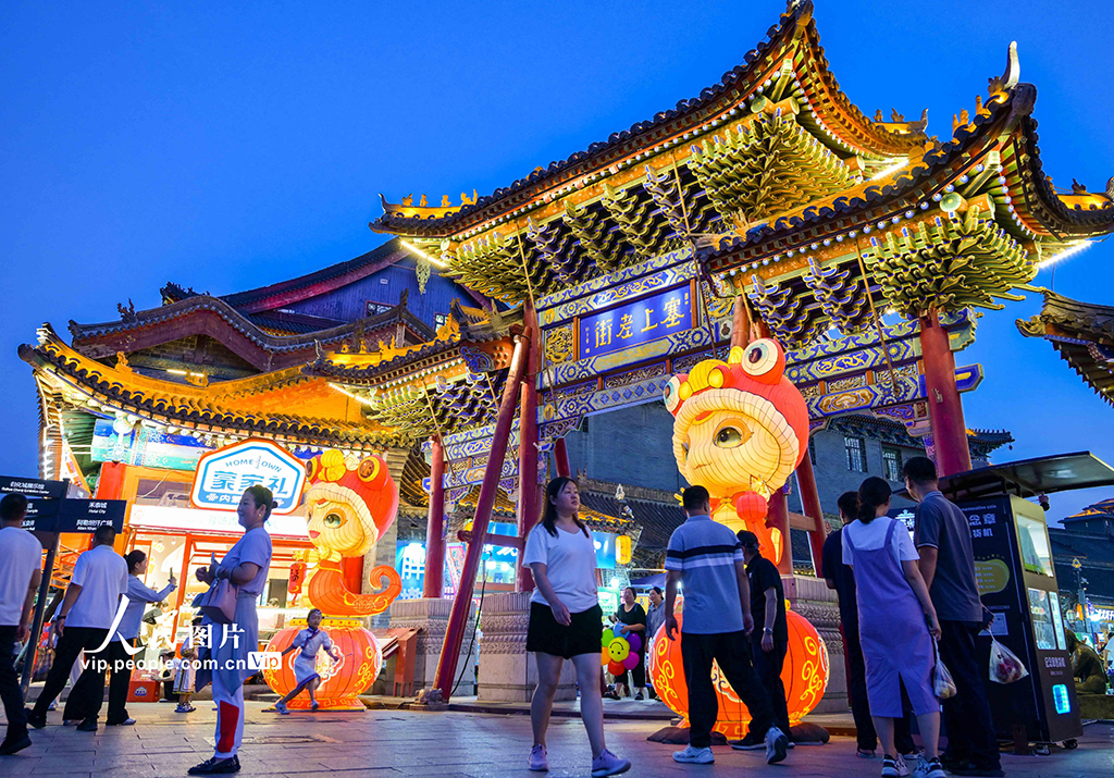 内蒙古呼和浩特:城市夜生活点燃“夜经济”【2】