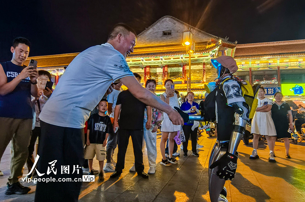 内蒙古呼和浩特:城市夜生活点燃“夜经济”【3】
