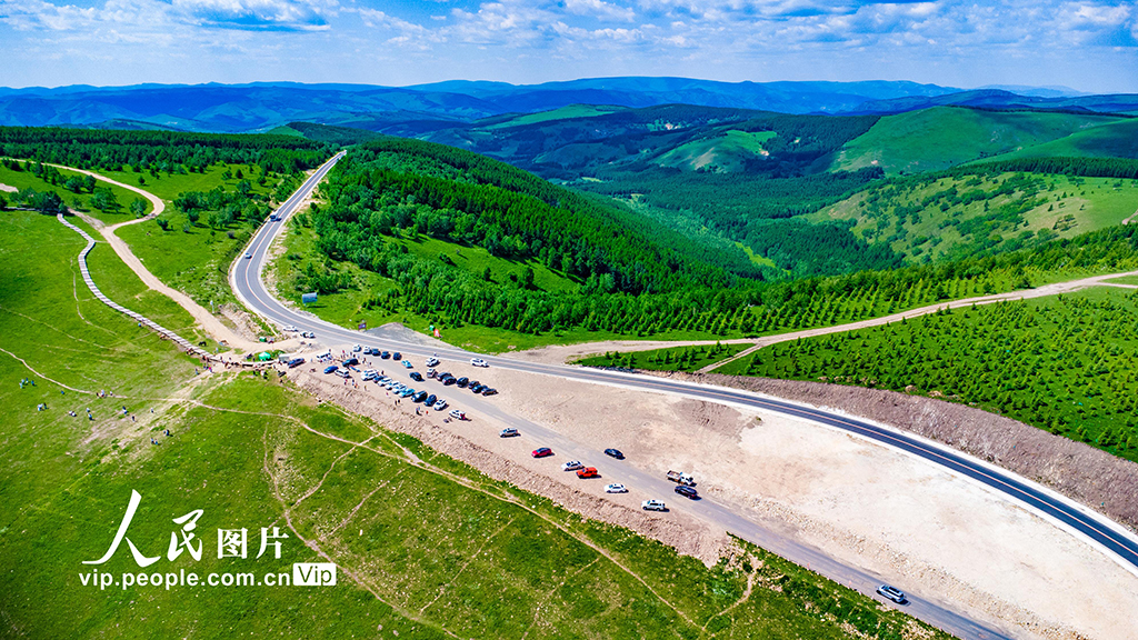 内蒙古赤峰：草原公路迎客来【5】