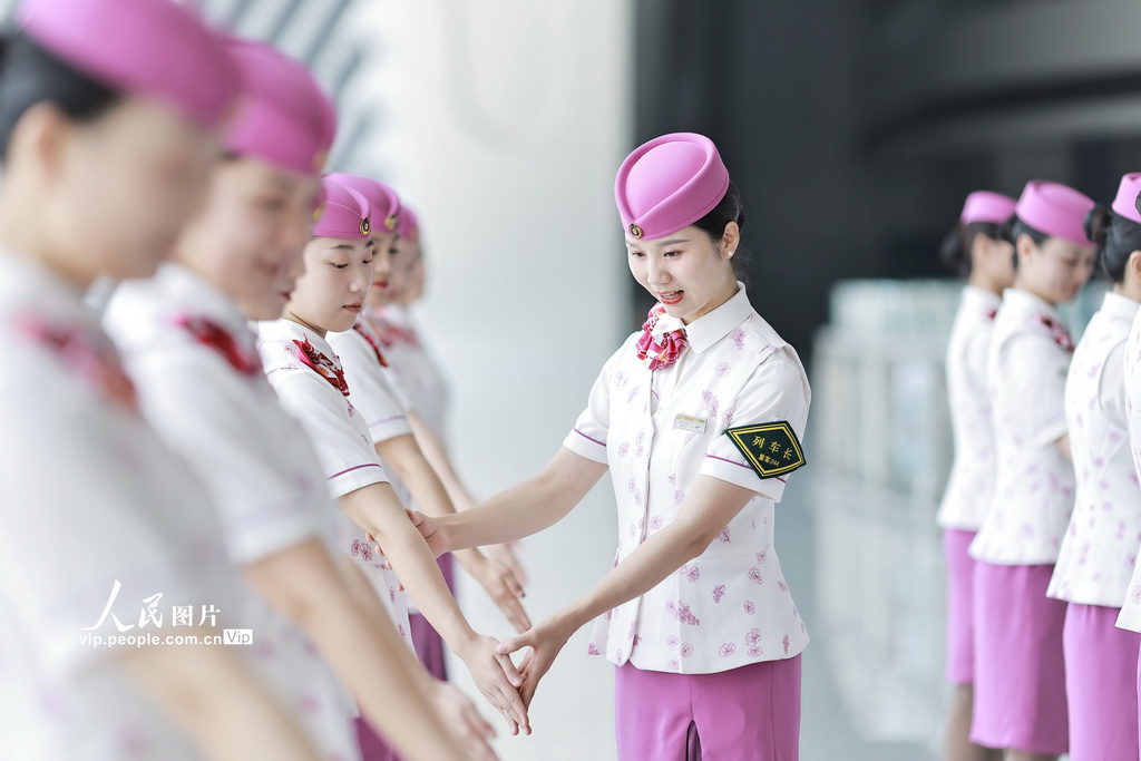 重庆:集中培训服务暑运【2】